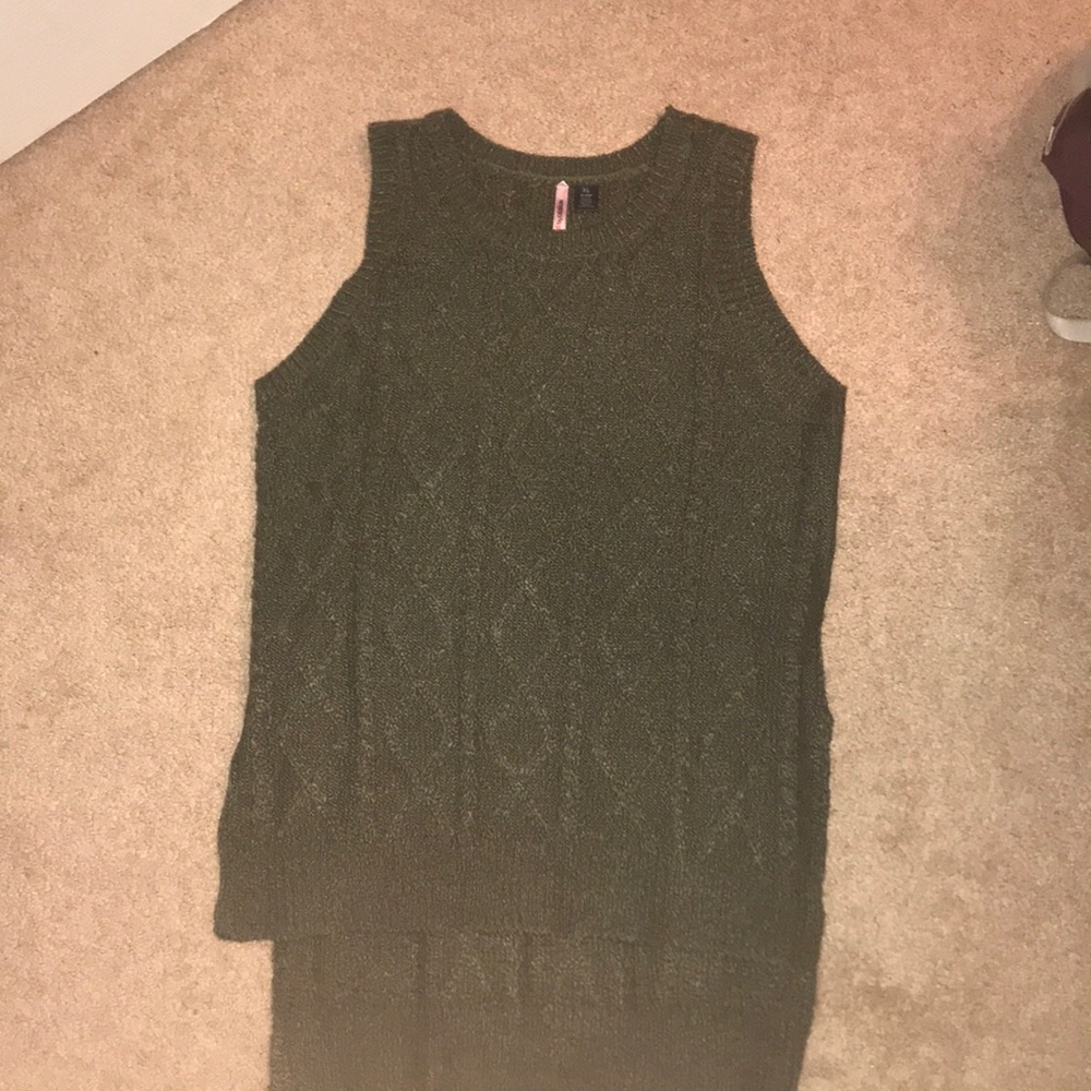 Sleeveless blouse